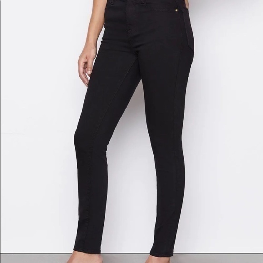 Le High Skinny
in Film Noir